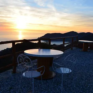 cade-ventu.hotelitalianriviera.com/